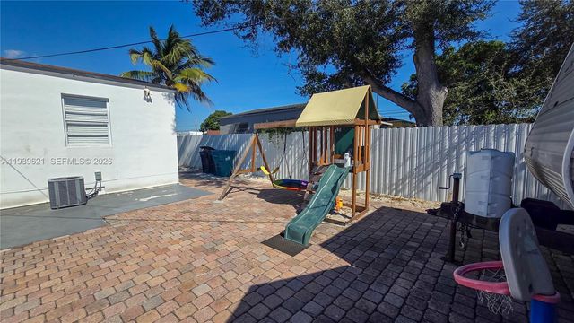 1236 Rutland St, Opa-locka, FL 33054