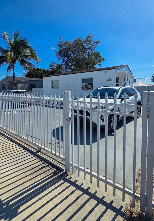 1236 Rutland St, Opa-locka, FL 33054