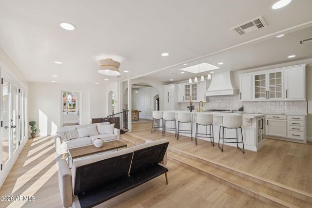 901 W CULVER Street, Phoenix, AZ 85007