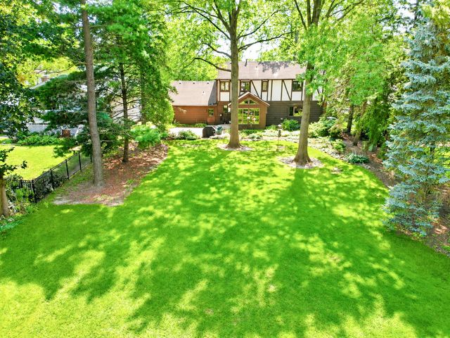 336 Friar Tuck Drive, Schererville, IN 46375