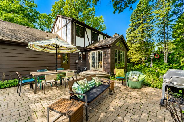 336 Friar Tuck Drive, Schererville, IN 46375