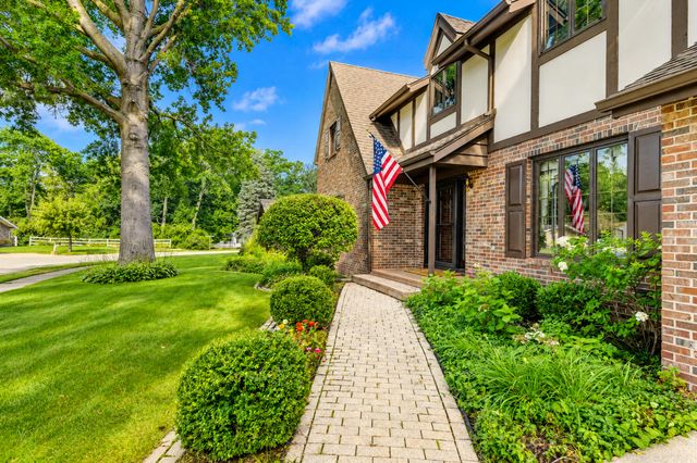 336 Friar Tuck Drive, Schererville, IN 46375