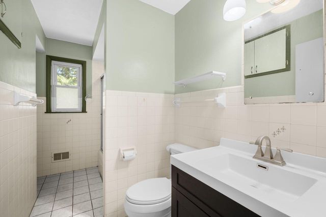 N69W21023 Pleasant STREET, Menomonee Falls, WI 53051