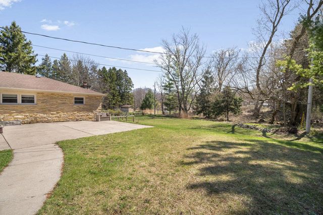 N69W21023 Pleasant STREET, Menomonee Falls, WI 53051