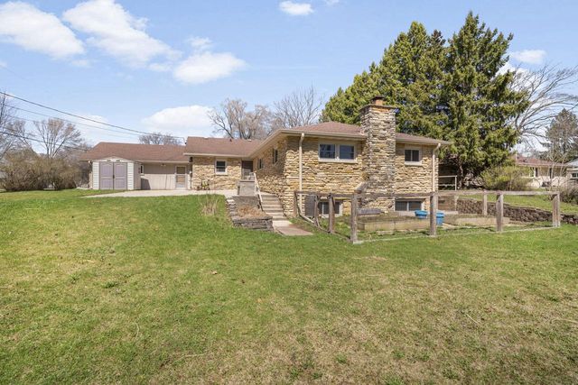 N69W21023 Pleasant STREET, Menomonee Falls, WI 53051