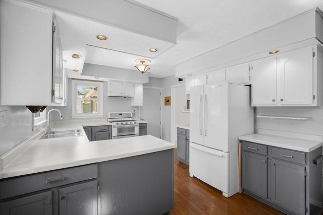 N69W21023 Pleasant STREET, Menomonee Falls, WI 53051