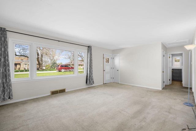 N69W21023 Pleasant STREET, Menomonee Falls, WI 53051