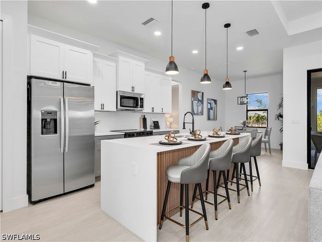 1721 NW 2nd ST, Cape Coral, FL 33993