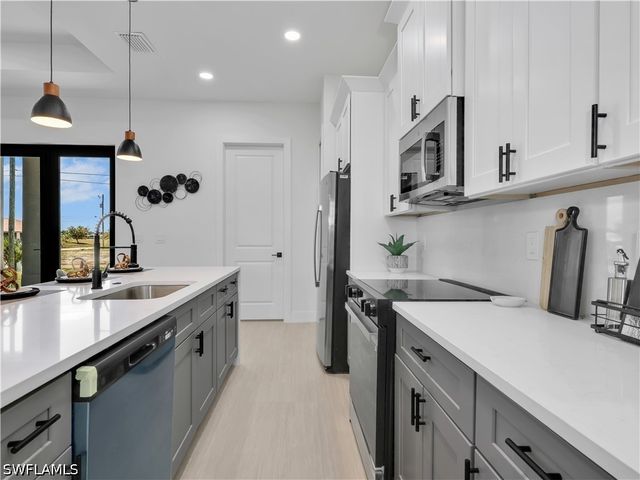 1721 NW 2nd ST, Cape Coral, FL 33993