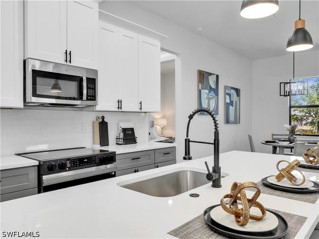 1721 NW 2nd ST, Cape Coral, FL 33993