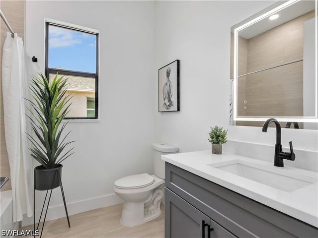 1721 NW 2nd ST, Cape Coral, FL 33993