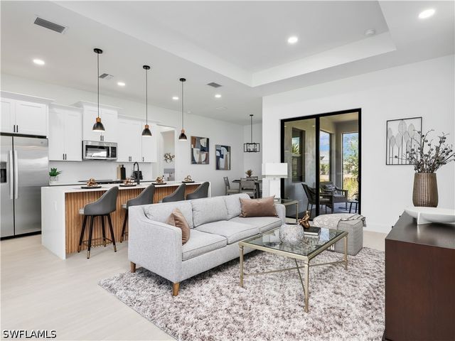 1721 NW 2nd ST, Cape Coral, FL 33993