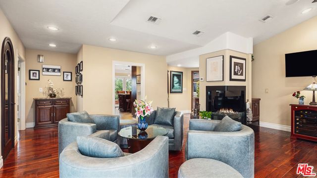 1910 Las Flores Drive, Glendale, CA 91207