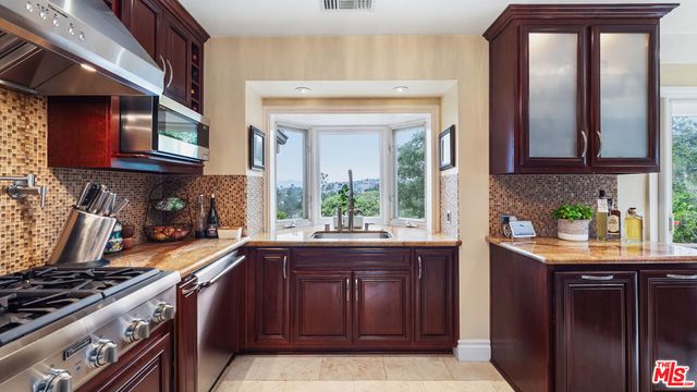 1910 Las Flores Drive, Glendale, CA 91207