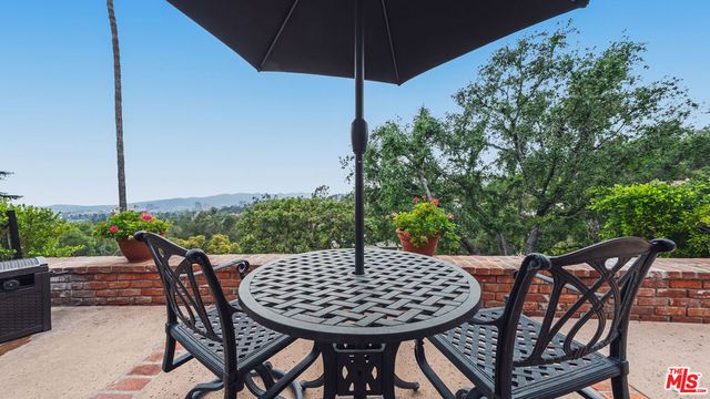 1910 Las Flores Drive, Glendale, CA 91207