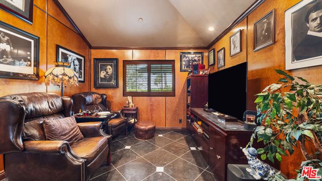 1910 Las Flores Drive, Glendale, CA 91207