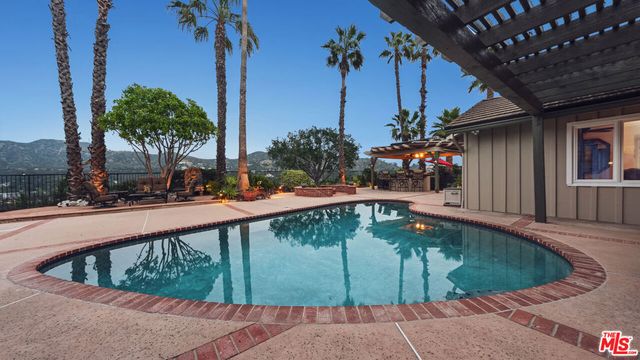 1910 Las Flores Drive, Glendale, CA 91207