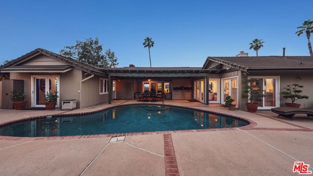 1910 Las Flores Drive, Glendale, CA 91207