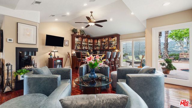 1910 Las Flores Drive, Glendale, CA 91207