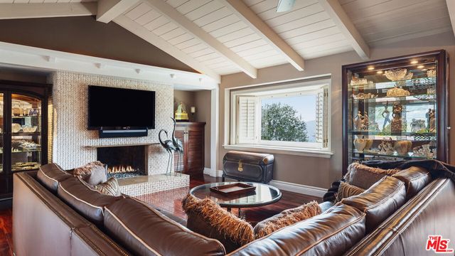 1910 Las Flores Drive, Glendale, CA 91207