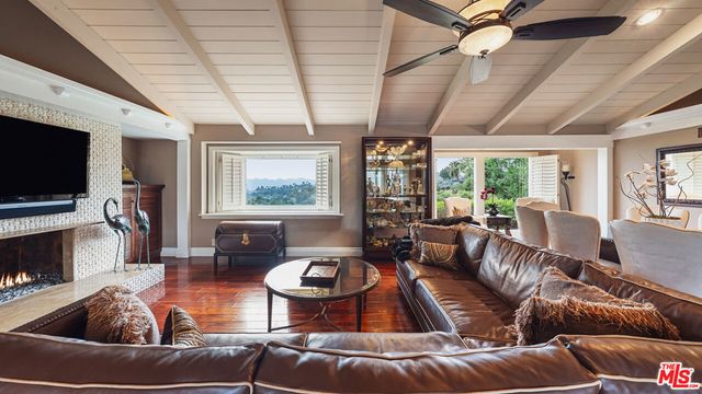 1910 Las Flores Drive, Glendale, CA 91207