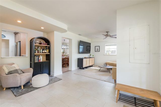 4704 W EL PRADO BOULEVARD, Tampa, FL 33629