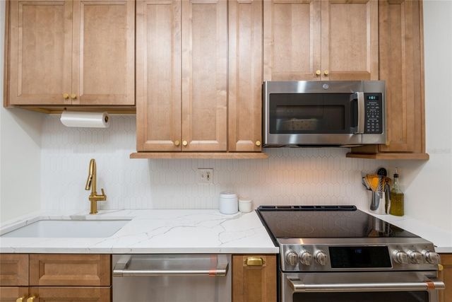 4704 W EL PRADO BOULEVARD, Tampa, FL 33629