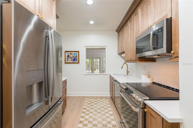 4704 W EL PRADO BOULEVARD, Tampa, FL 33629