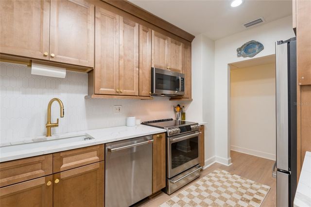 4704 W EL PRADO BOULEVARD, Tampa, FL 33629