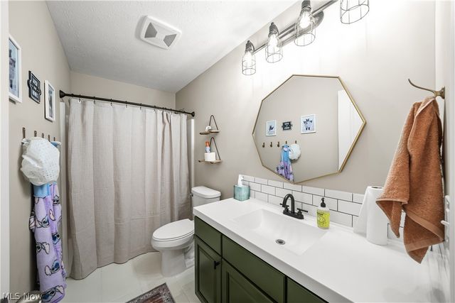 2160 Hunting Valley Lane, Streetsboro, OH 44241