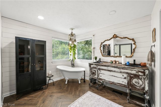 2160 Hunting Valley Lane, Streetsboro, OH 44241
