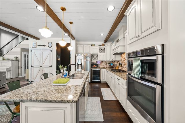 2160 Hunting Valley Lane, Streetsboro, OH 44241