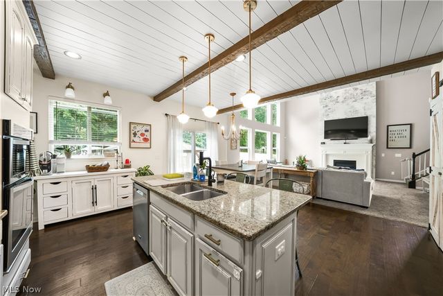 2160 Hunting Valley Lane, Streetsboro, OH 44241