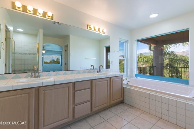 10640 N Stargazer Drive, Tucson, AZ 85737