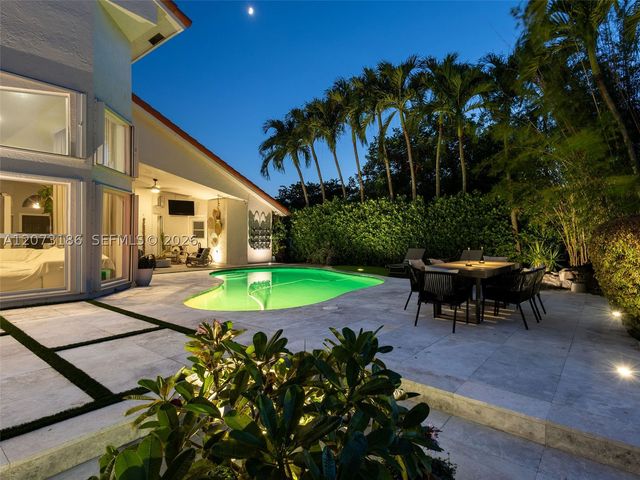 719 Crystal Ct, Weston, FL 33326