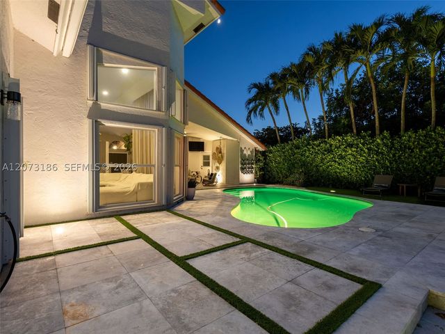 719 Crystal Ct, Weston, FL 33326