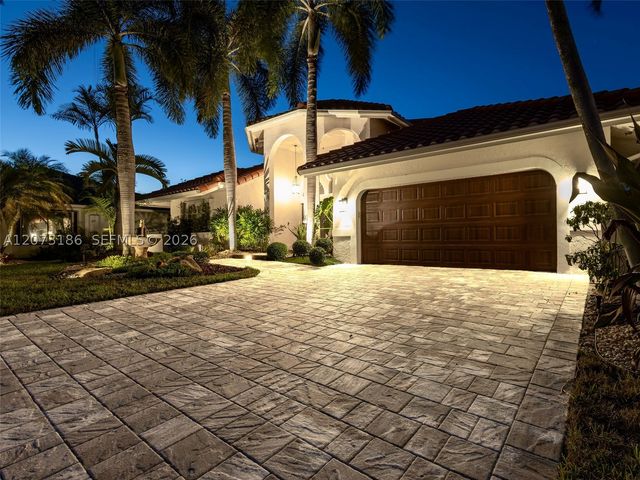 719 Crystal Ct, Weston, FL 33326