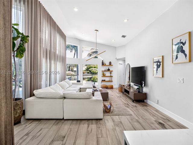 719 Crystal Ct, Weston, FL 33326