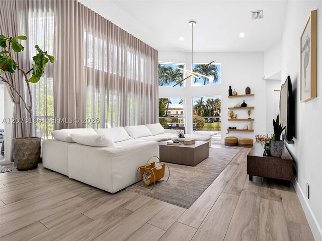 719 Crystal Ct, Weston, FL 33326