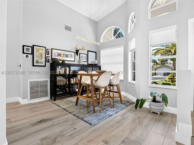 719 Crystal Ct, Weston, FL 33326