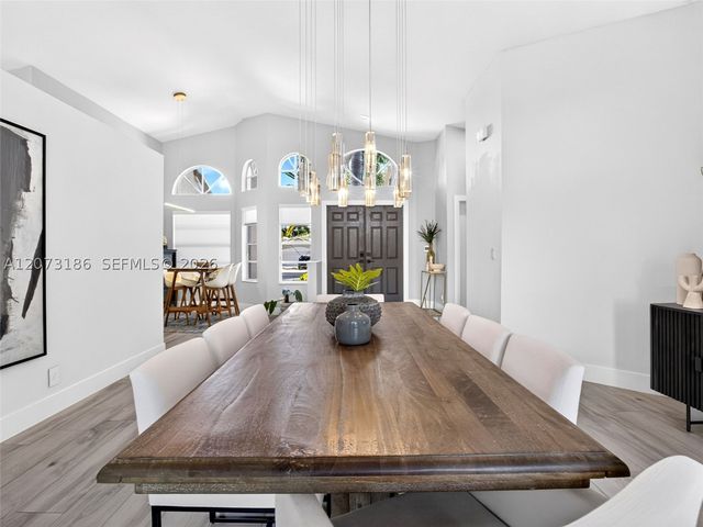 719 Crystal Ct, Weston, FL 33326