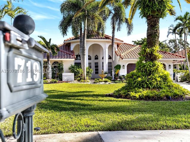 719 Crystal Ct, Weston, FL 33326