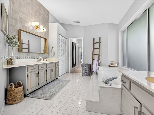 719 Crystal Ct, Weston, FL 33326