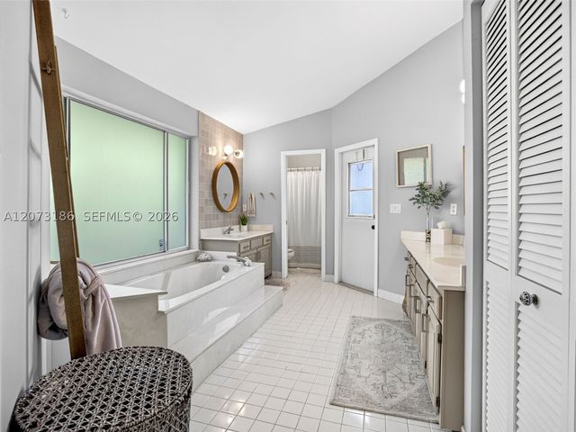 719 Crystal Ct, Weston, FL 33326