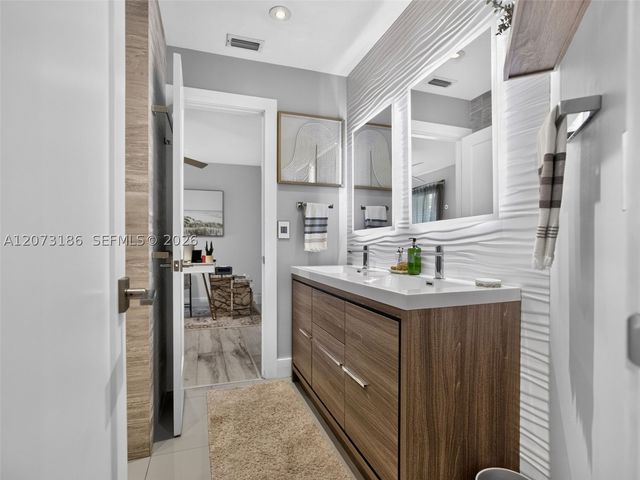 719 Crystal Ct, Weston, FL 33326