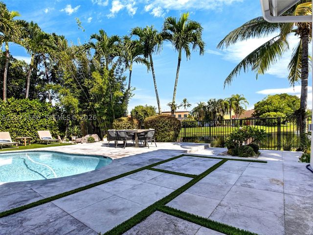 719 Crystal Ct, Weston, FL 33326