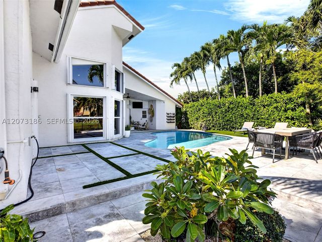 719 Crystal Ct, Weston, FL 33326