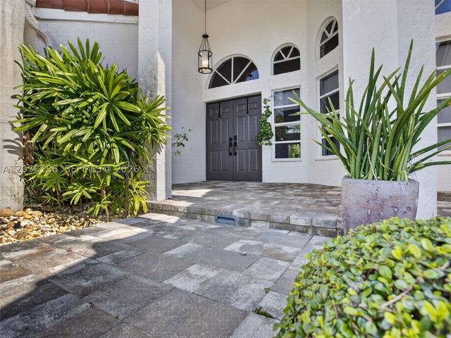 719 Crystal Ct, Weston, FL 33326