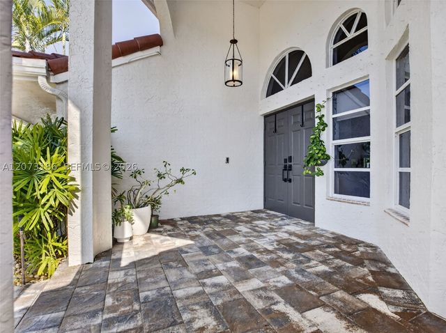 719 Crystal Ct, Weston, FL 33326