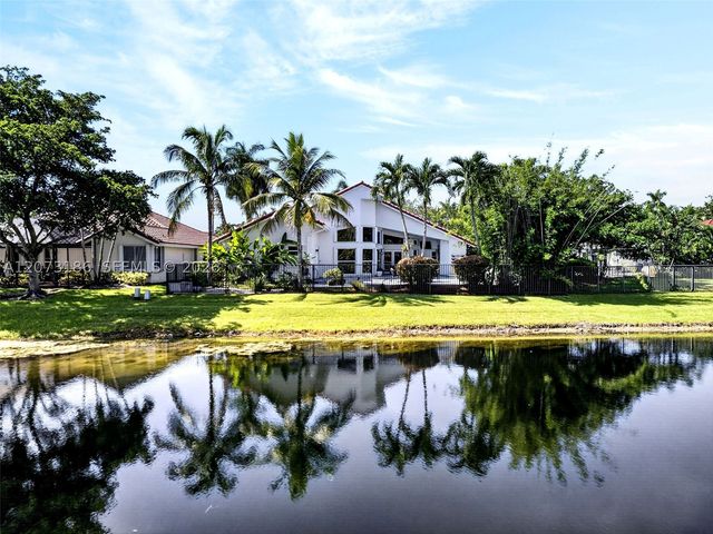 719 Crystal Ct, Weston, FL 33326